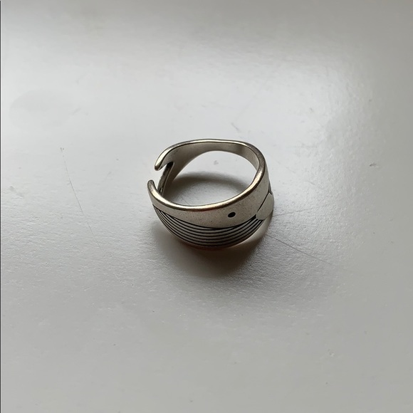 Cape Clasp Whale Ring